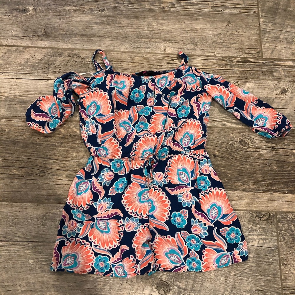 🌸Super cute cold shoulder romper 🌸